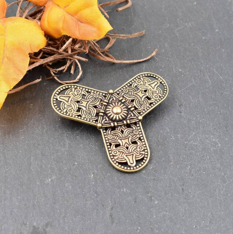 Wikinger Kleeblatt Fibel Der Rus - Belanas Schatzkiste Mittelalter Brosche Triangel Bronze Schmuck Wikinger Kleeblatt Fibel Der Rus - Belanas Schatzkiste Mittelalter Brosche Triangel Bronze Schmuck von BelanasSchatzkiste
