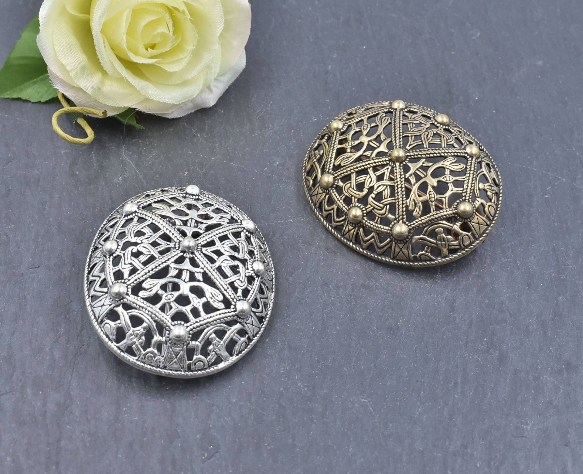 Wikinger Ovalfibel Set Von Belanas Schatzkiste - Bronze Und Versilbert Fibel Im Borrestil Schildkrötfibeln Fürs Trägerkleid von BelanasSchatzkiste