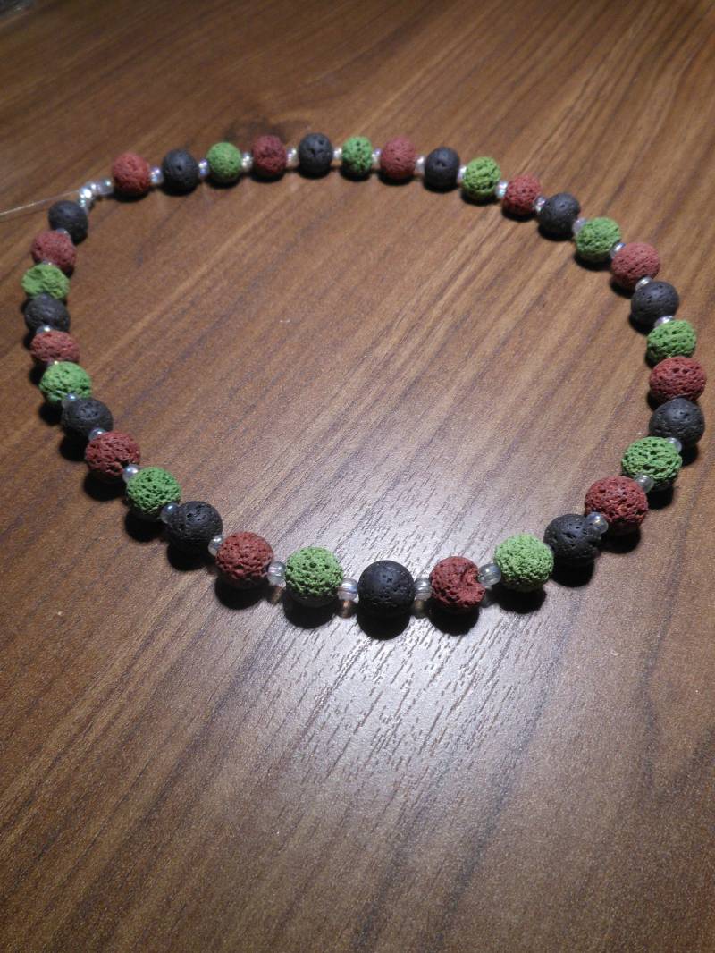 Perlenkette 1-Reihige Grün Rot Schwarz Lavakette Polaris Kette Halskette Perlenkette 1-Reihige Grün Rot Schwarz Lavakette Polaris Kette Halskette von BelasPerlenparadies