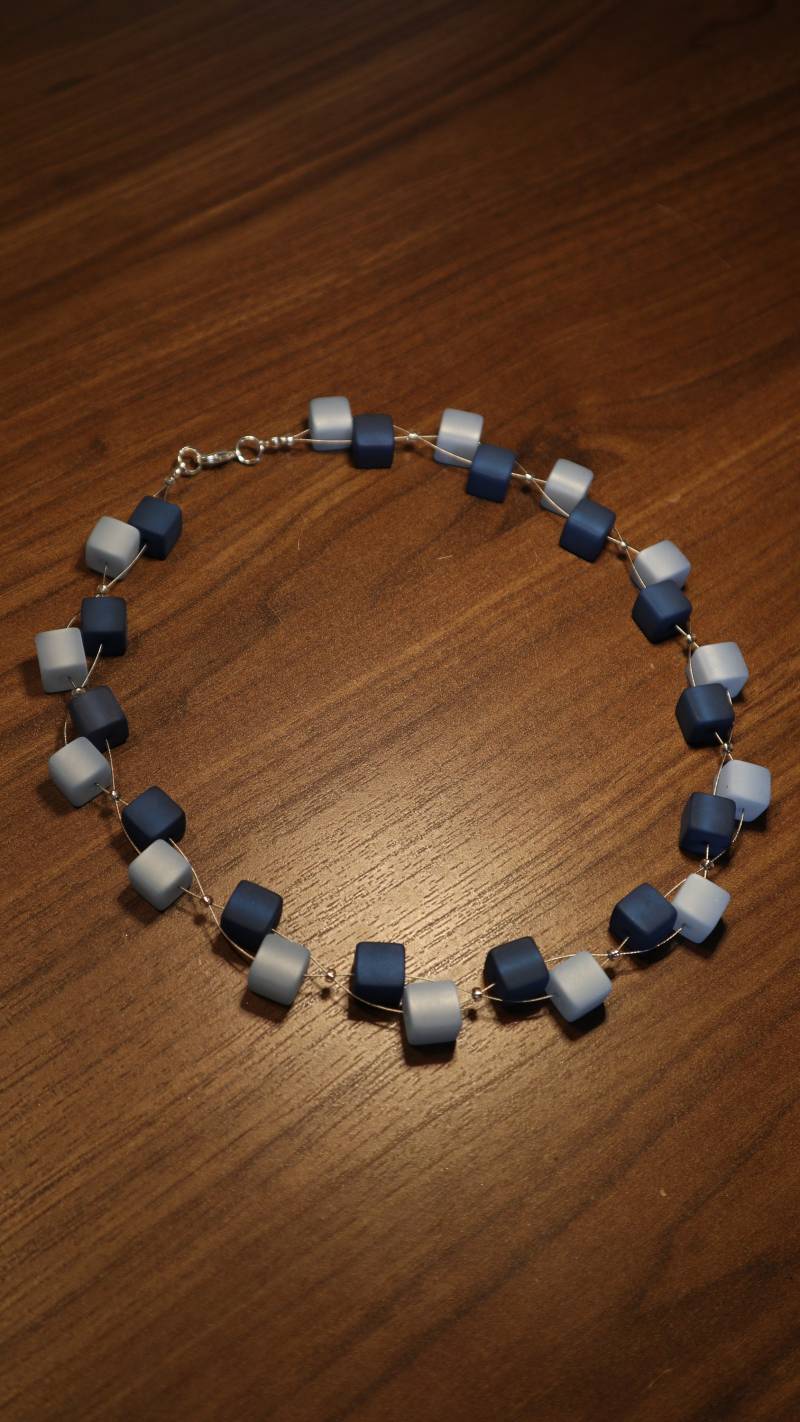 Perlenkette Polaris Kette Blau Hellblau Würfel Collier Halskette Perlenkette Polaris Kette Blau Hellblau Würfel Collier Halskette von BelasPerlenparadies
