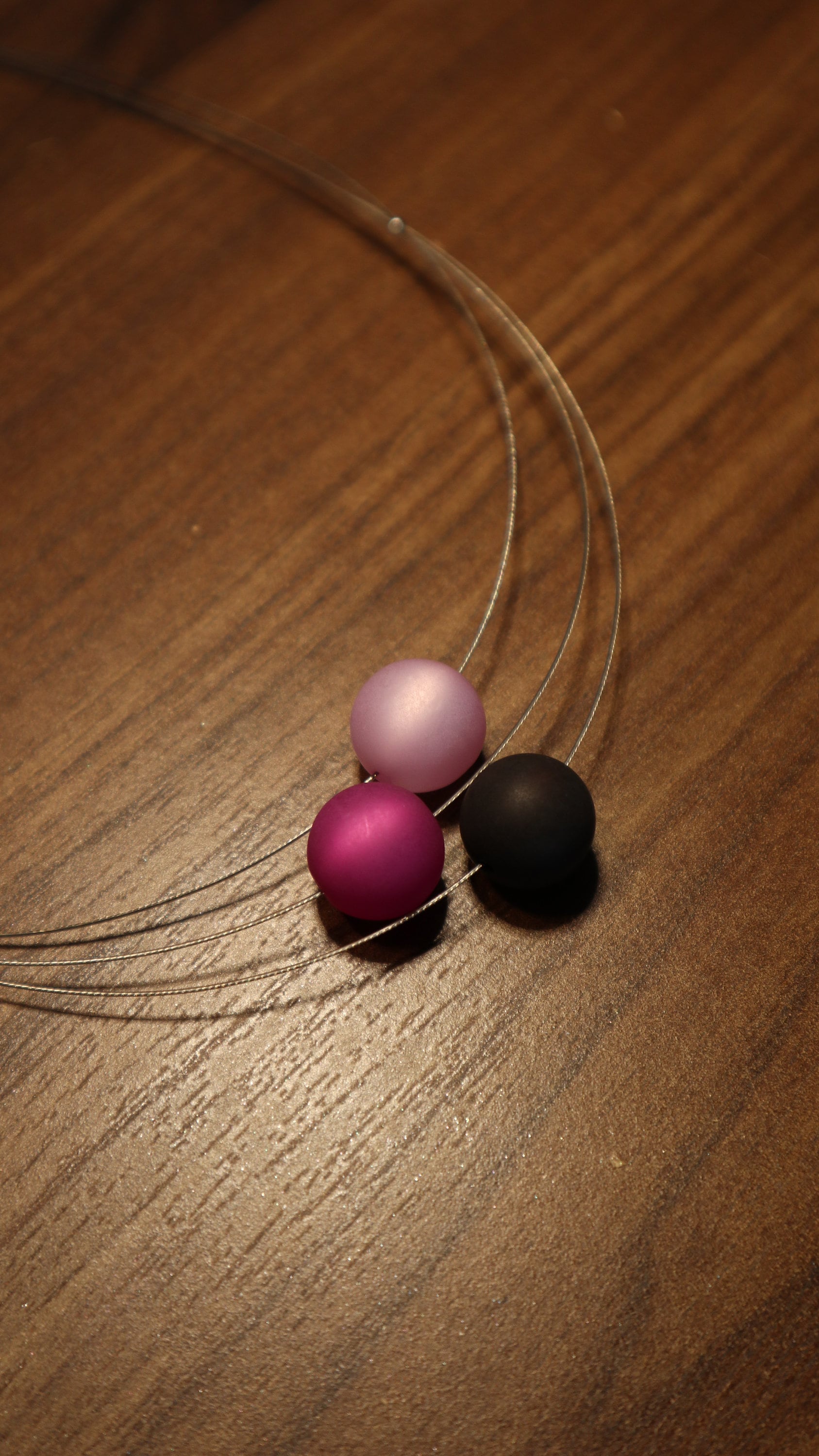 Perlenkette Polariskette Lila Pink Schwarz Halskette Collier Polarisperlen Kette von BelasPerlenparadies