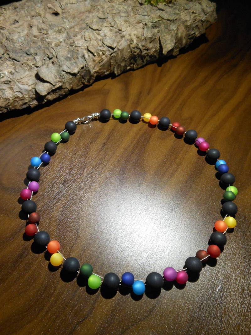 Perlenkette Regenbogen Schwarz Polariskette Halskette Collier Polaris Perlen Kette Bunt von BelasPerlenparadies