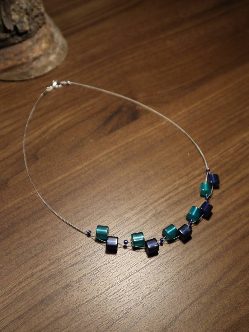 Perlenkette Smaragd Dunkelblau Blau Würfel Polariskette Halskette Collier Polaris Perlen Kette Bunt von BelasPerlenparadies