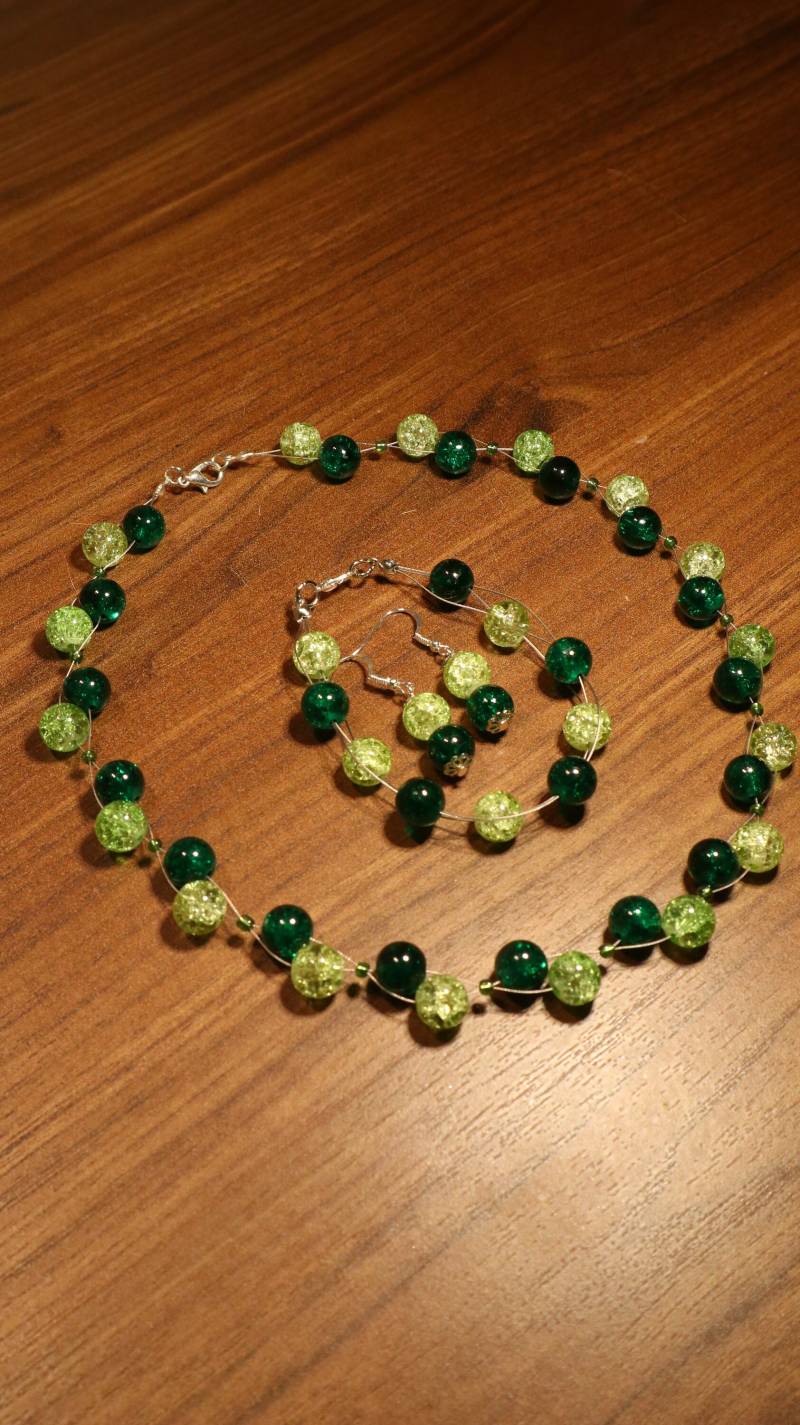 Perlenschmuckset Grün Schmuckset Glaskette Glasohrringe Glasarmband von BelasPerlenparadies