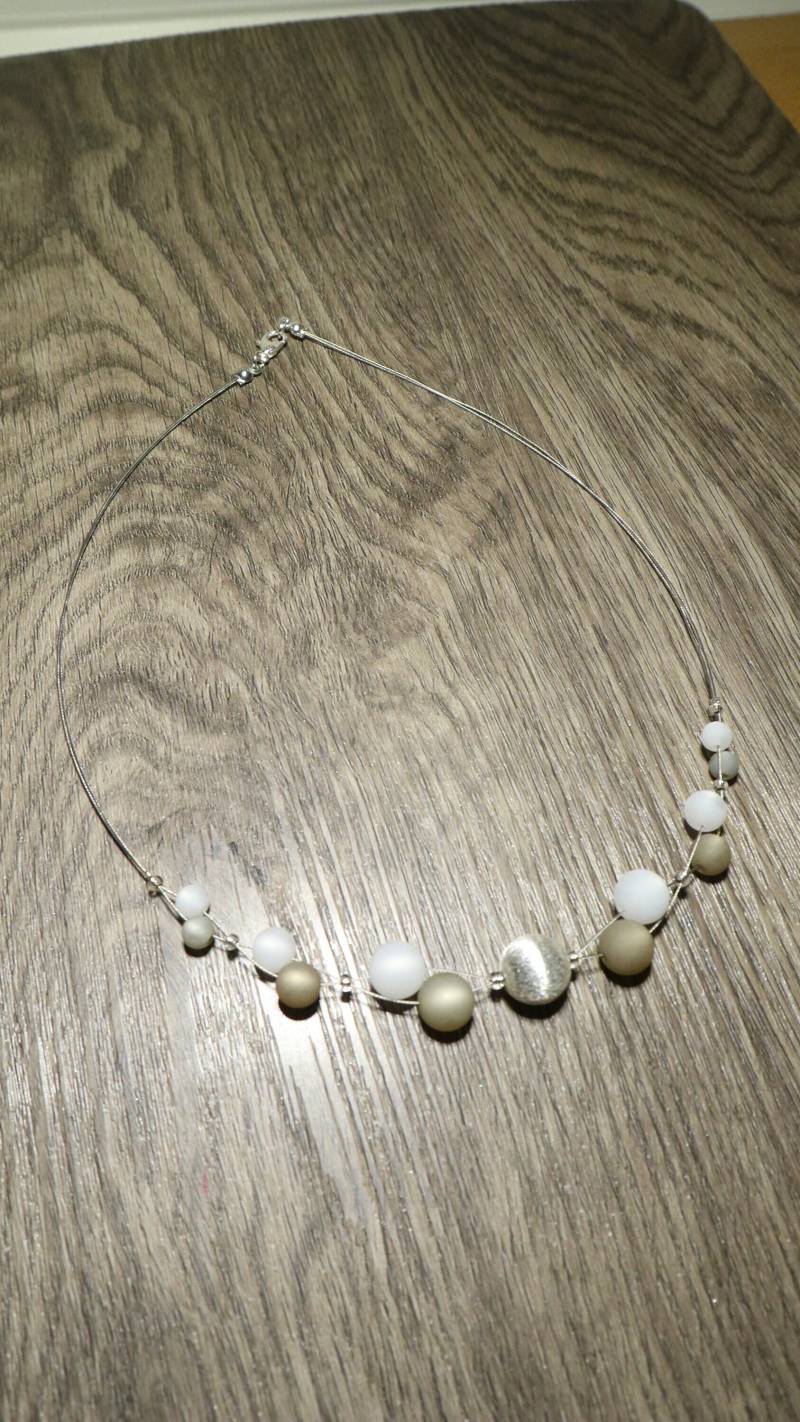 Polariskette Grau Weiss Mit Silberperle Halskette Collier Polaris Kette Perlenkette von BelasPerlenparadies