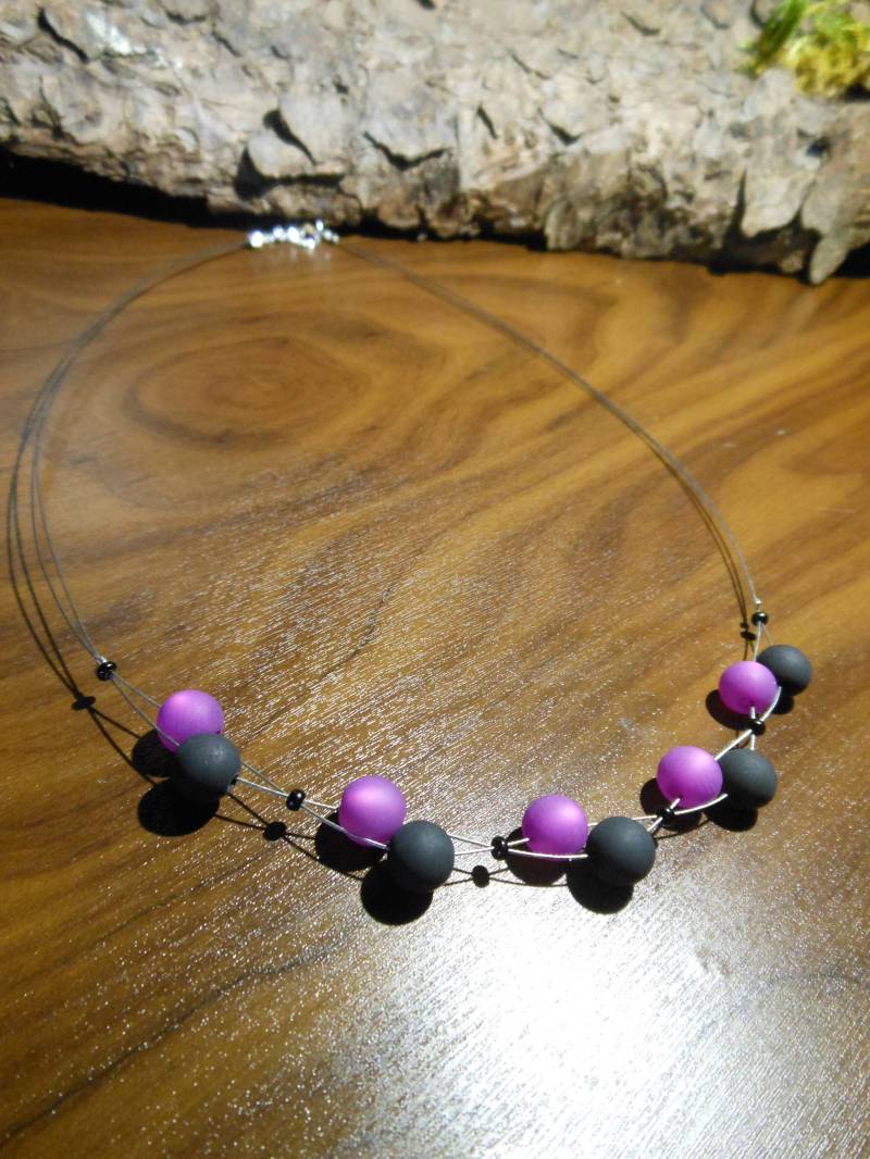 Polariskette Lila Schwarz Halskette Polaris Kette von BelasPerlenparadies