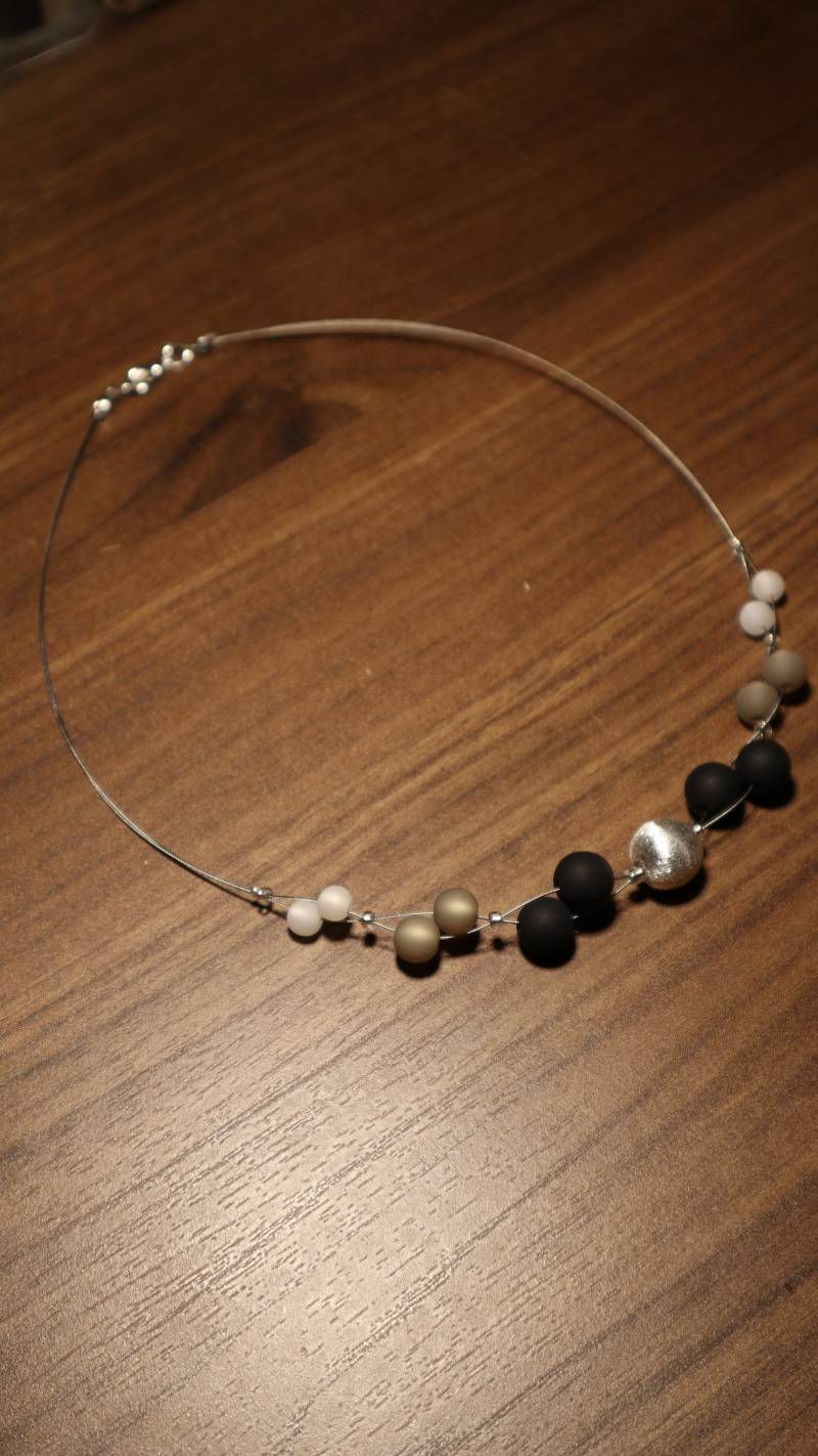 Polariskette Weiss Grau Schwarz Mit Silberperle Halskette Collier Polaris Kette Perlenkette von BelasPerlenparadies