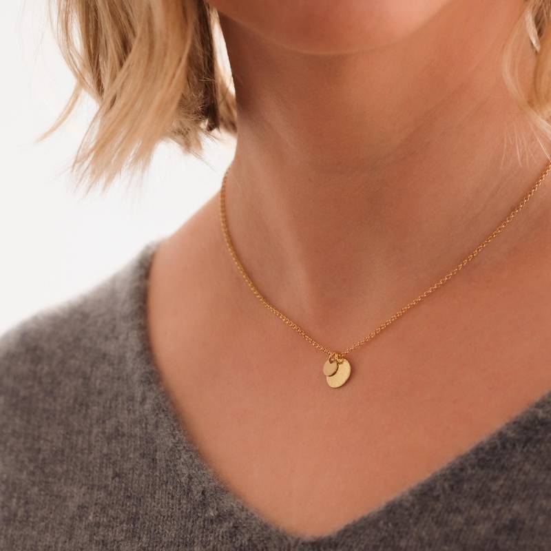 Kette Kopenhagen Gold, Zwei Gehämmerte Plättchen Anhänger, Vergoldetes Silber Kette Kopenhagen Gold, Zwei Gehämmerte Plättchen Anhänger, Vergoldetes Silber von Belcarat