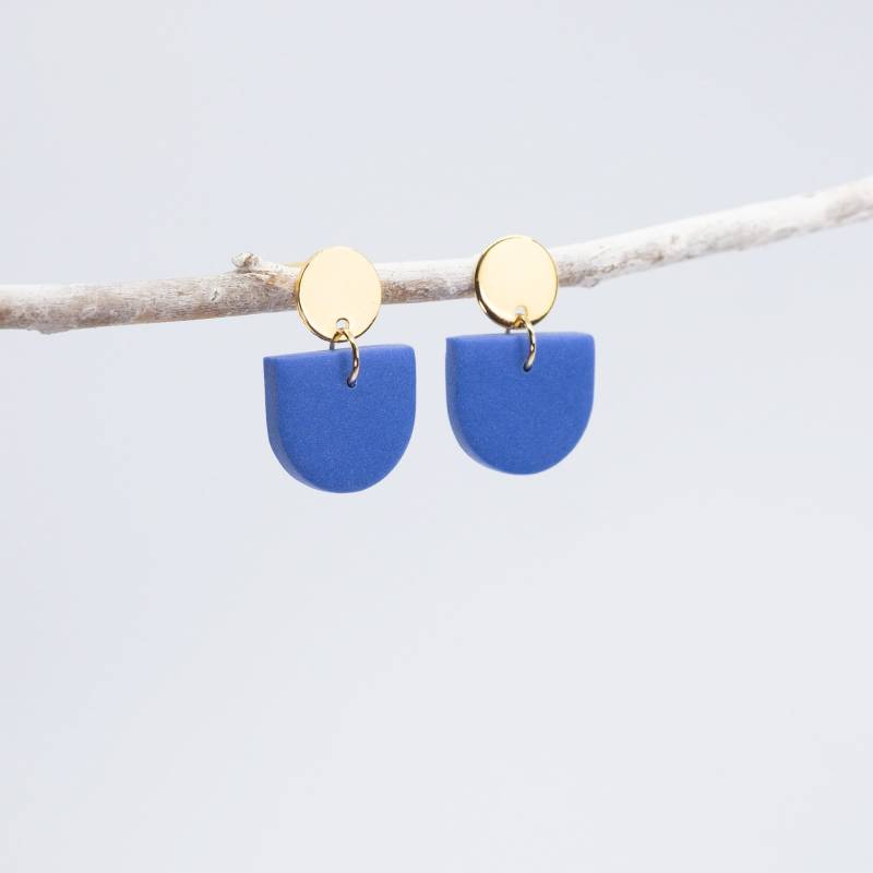Ohrringe Juna, Kleine Polymer Clay Ohrhänger, Blau Ohrringe Juna, Kleine Polymer Clay Ohrhänger, Blau von Belcarat