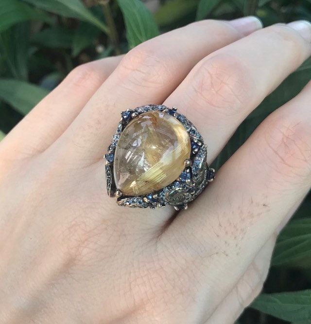 16.70Ct Rutilquarz Avant Garde Statement Cluster Ring - Gold Rutil Ooak Tropfen Cabochon Multistone Ring-Pearshape Großer Stein Ring von Belesas