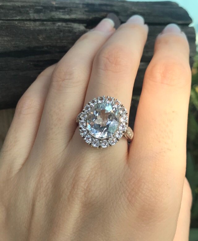 5.46Ct Großer Weißer Topas Halo Verlobungsring - Ovaler Farbloser Klarer Alternativer Ring - Echter Solitär von Belesas