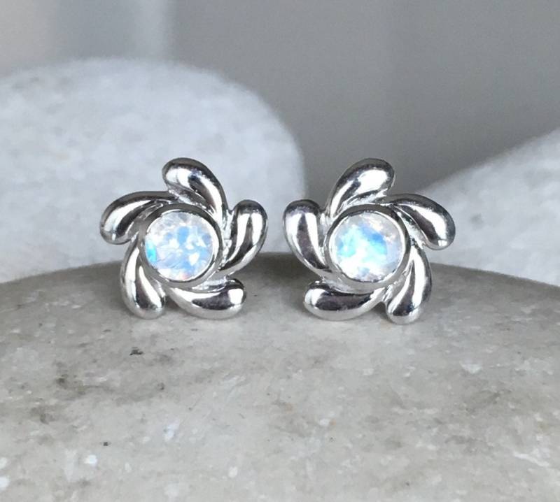 Boho Mondstein Ohrringe - Regenbogen Ohrringe von Belesas