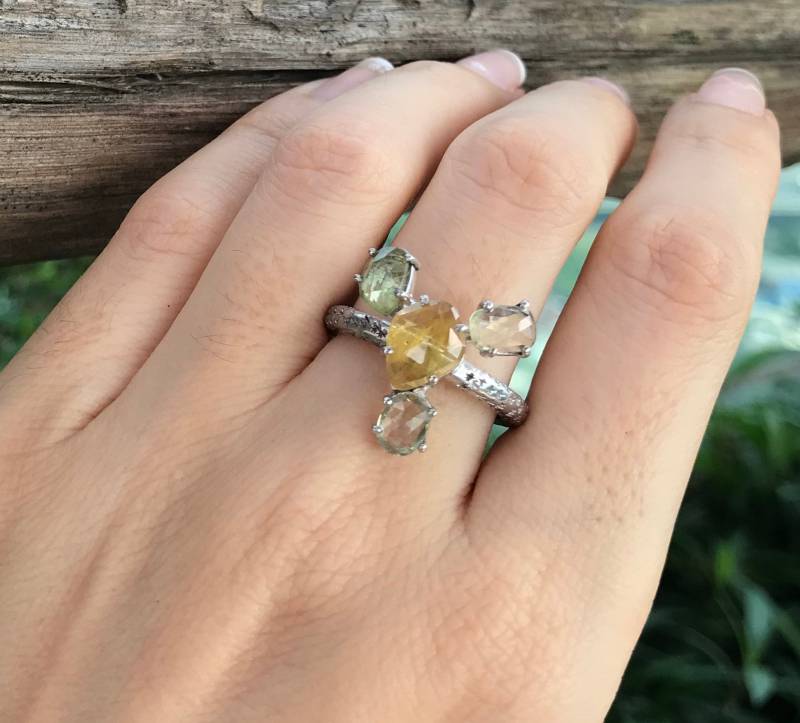 Cluster Gelb Grün Saphir Celestial Statement Ring Whimsical Uniique Edelstein Galaxie von Belesas
