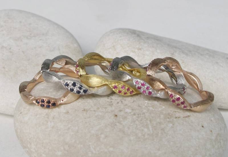 Damen Ehering - Rosegold Band Einzigartiger Ring Rustikale Stapelbare Bänder Gebürstetes Sterling Silber Saphir Rubin von Belesas