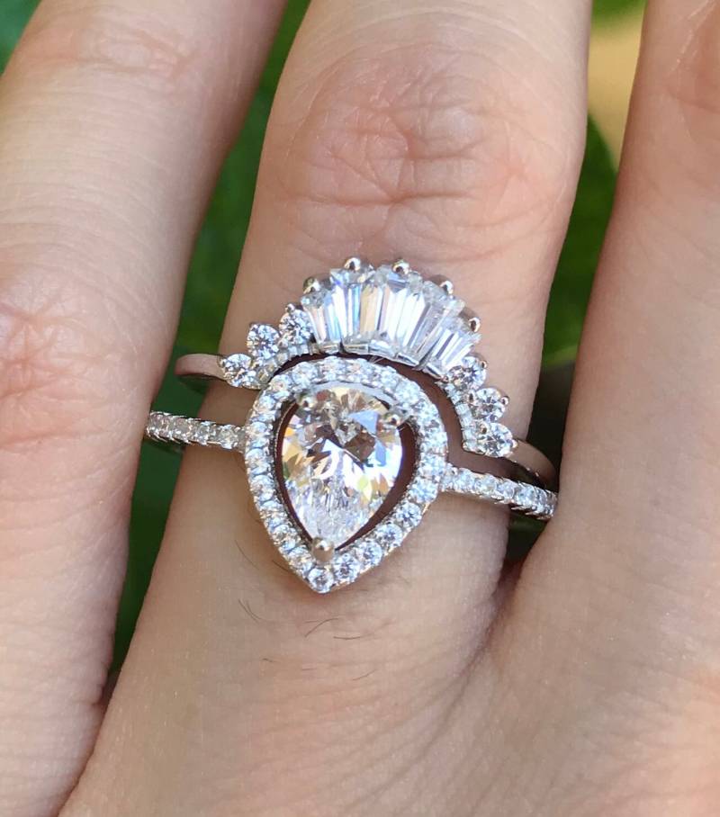 Deco Zirkonia Birne Brautring Set - 2.85Ct Tropfen Diamant Simulant Verlobung Halo 2 Ring Vintage Farblos Ehering Set von Belesas