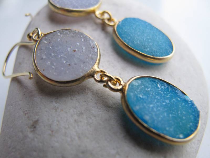 Druzy Long Baumeln Ohrring - Blau Grau Tropfen Boho Statement Rohstein Schmuck Doppelstein von Belesas