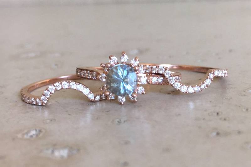 Echte Runde Aquamarin Diamant Halo Zierliche 14K Verlobungsringe - 0, 50Ct 5 Mm Hellblau Blumenjubiläum 3 Ring Set-März Birthstone von Belesas