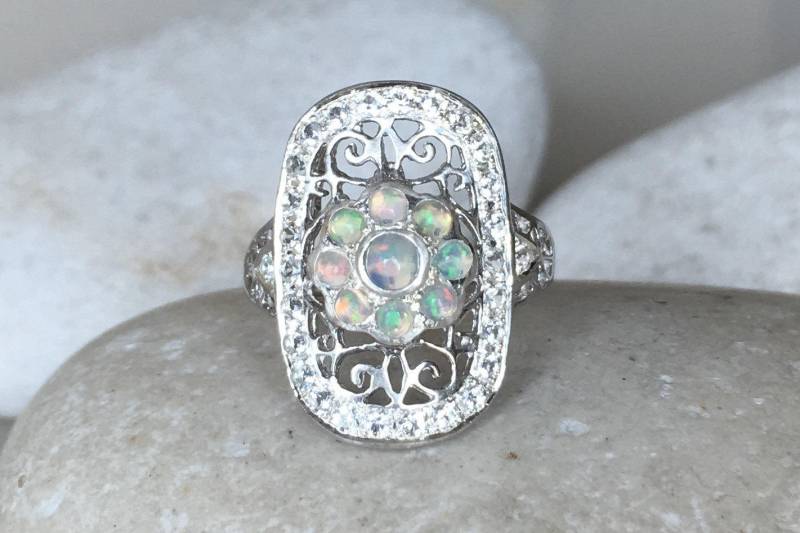 Echter Opal Filigraner Vintage Inspirierter Ring - Vertikaler Wirbel Edwardian Einzigartiger Statement Ring Für Her-Fire Solitär von Belesas