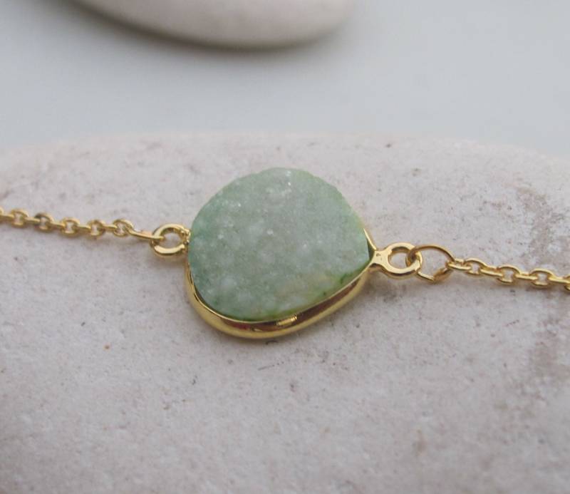 Grün Druzy Teardrop Bezel Armband - Birne Echtes Natürliches Minimalist Zierliches Geschenk Für Frau Tochter Ihre Freundin von Belesas