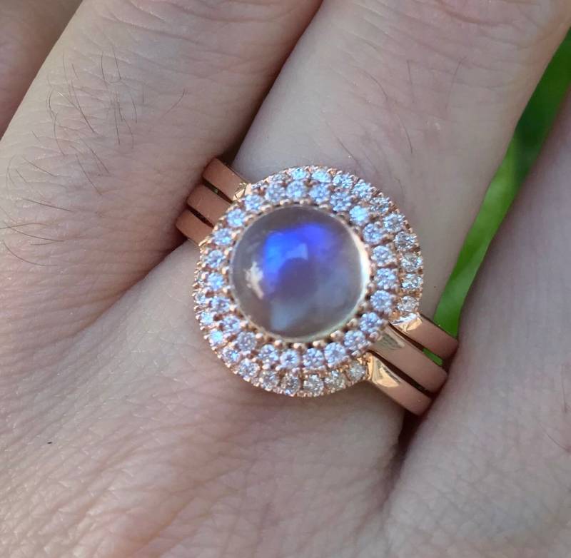 Halo Mondstein Verlobungsring Set - Roségold Ring - Runder Glatter 3 Stück Brautring Diamant Ringe von Belesas