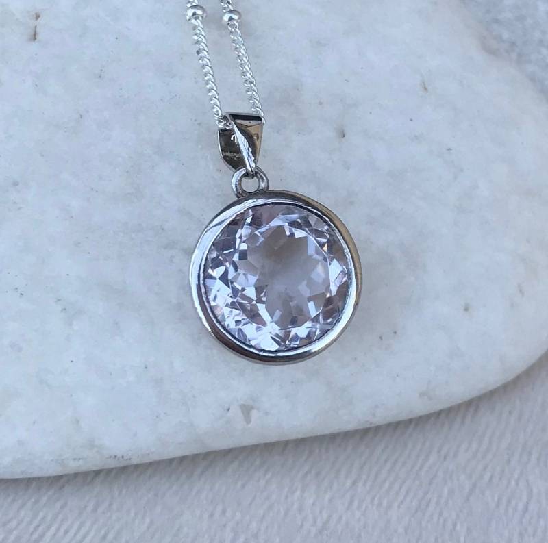 Hell Lila Amethyst Runde Halskette - Sterling Silber Minimal Echte Einfache Lünette Anhänger von Belesas