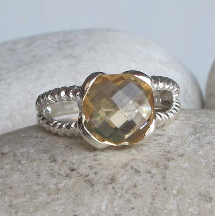 Kissen Geschnittener Citrin Ring - Doppelter Schaft November Geburtsstein Ring Für Sie - Gelber Topas Statement Gerippter Doppelband von Belesas