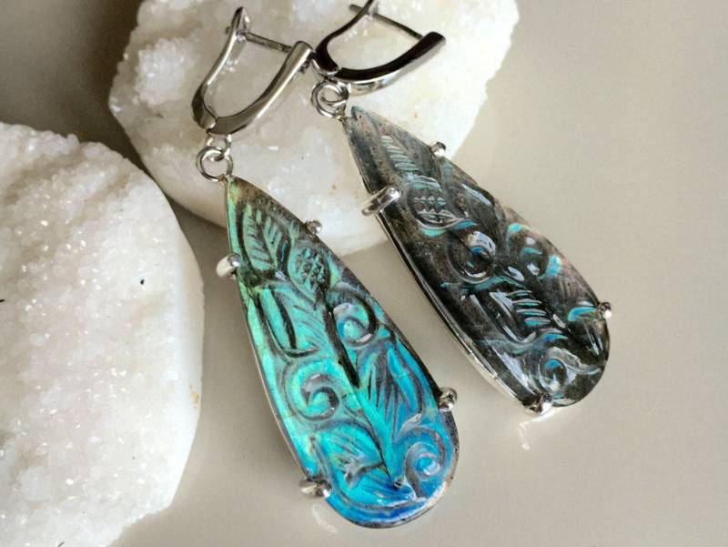 Labradorit Ohrring Silber Blau Grün Roh Tropfen Lange Ohrringe Boho Irisierend Schmuck von Belesas
