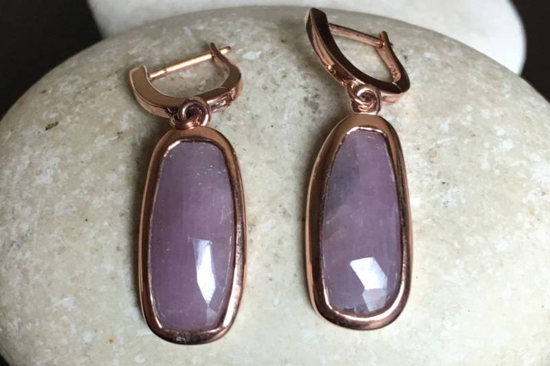 Lange Echte Rosa Saphir Rose Gold Ohrringe Natürliche Roh Handarbeit September Geburtsstein Rosegold von Belesas