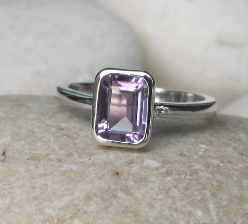Lila Amethyst Rechteck Stapelring - Kleiner Stein Ring-Teen Kind Zierliche Ring-Sterling Silber Baguette Ring - Februar Geburtsstein Ring von Belesas