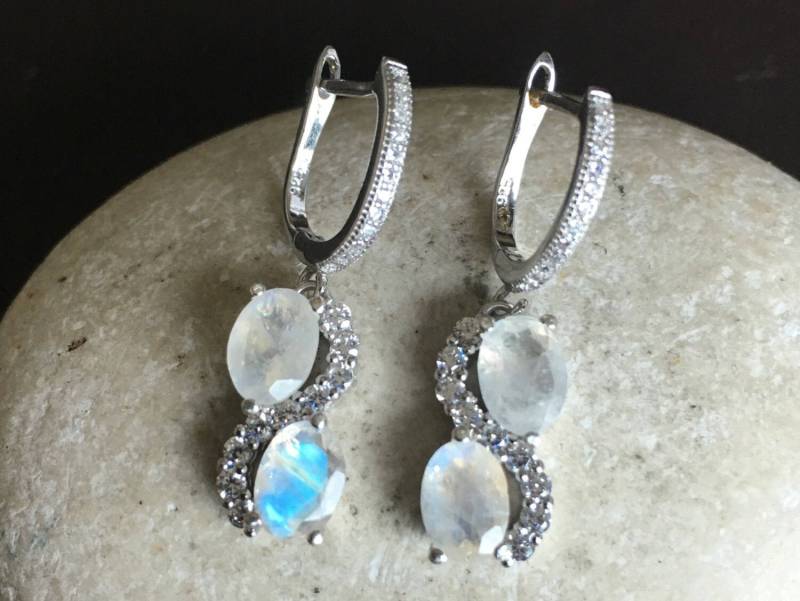 Mondstein Unendlichkeit Lange Ohrringe - Ovaler Tropfen Ohrring - Sterling Silber Infinity Juni Geburtsstein Ohrring von Belesas