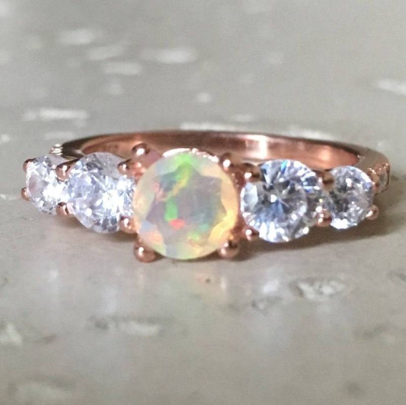 Natürlicher Welo Opal Ring - Echter Runder Verlobungsring-Feueropal Versprechensring - Solitär Ring Fünf Stein von Belesas
