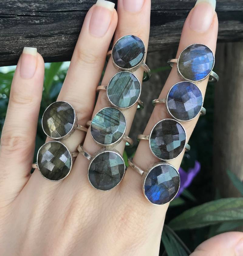 Oval Blauer Labradorit Solitär Ring - Großer Grüner Statement Schillernder Brauner Sterling Silber Unisex von Belesas