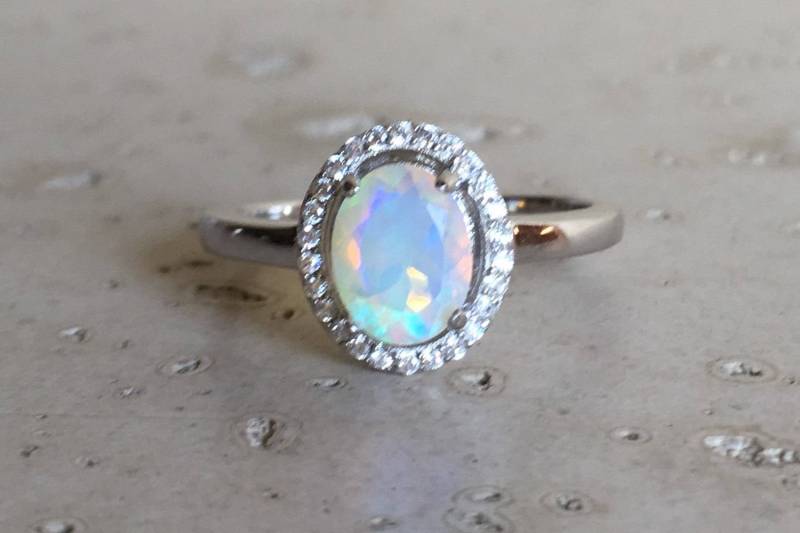 Ovaler Opal Verlobungsring - Feueroval Echter Ehering Oktober Geburtsstein Ring Schlichter Jahrestag von Belesas