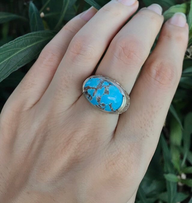 Ovaler Türkis Filigraner Statement Ring - Ostwest Verlobungsring - Glatter Blauer Edelstein Solitär Dezember Geburtsstein Ring von Belesas
