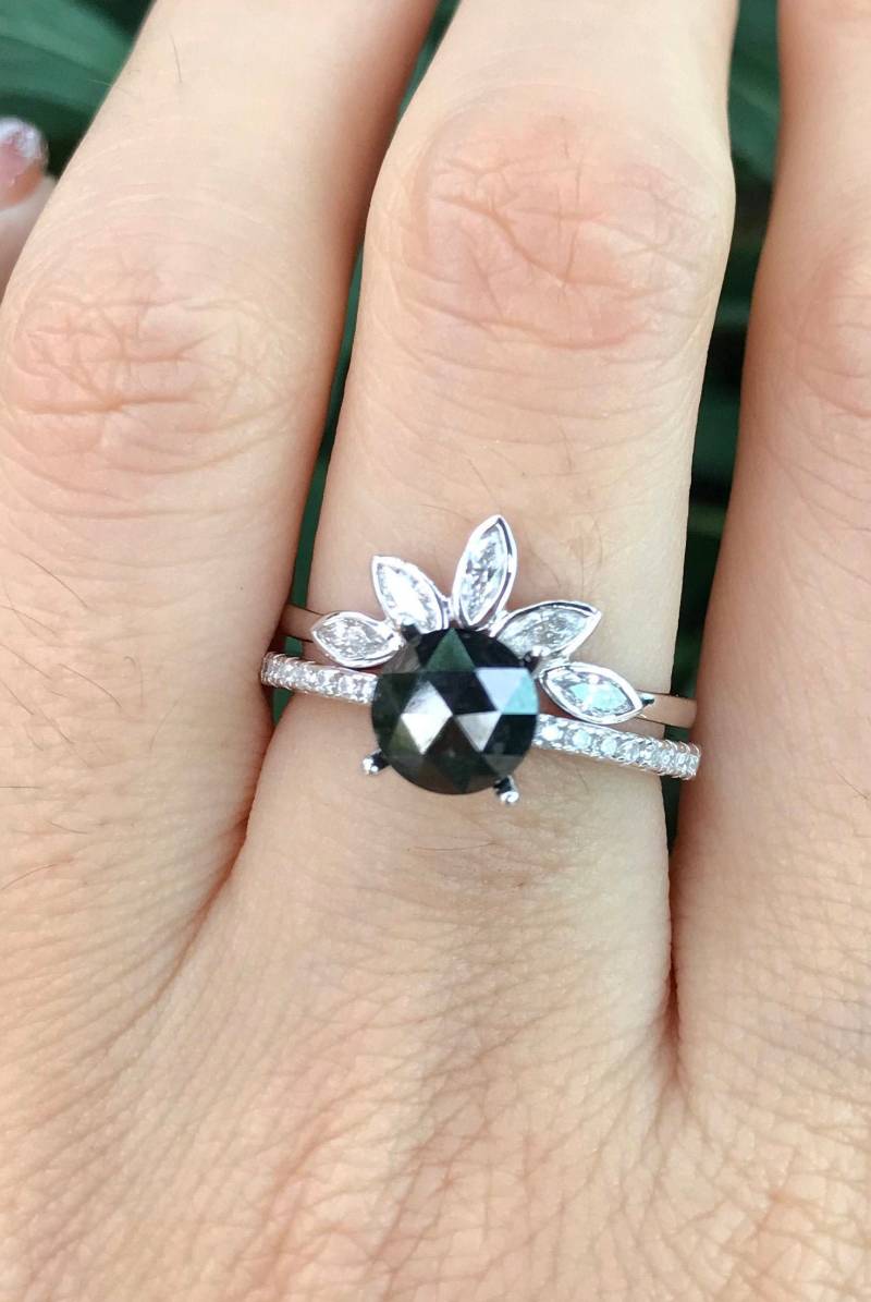 Rosenschliff Schwarz Diamant Braut Set Ring - 1, 21Ct Rund Echt Verlobungsring Set - 4 Prong Weiß 2 Ring von Belesas