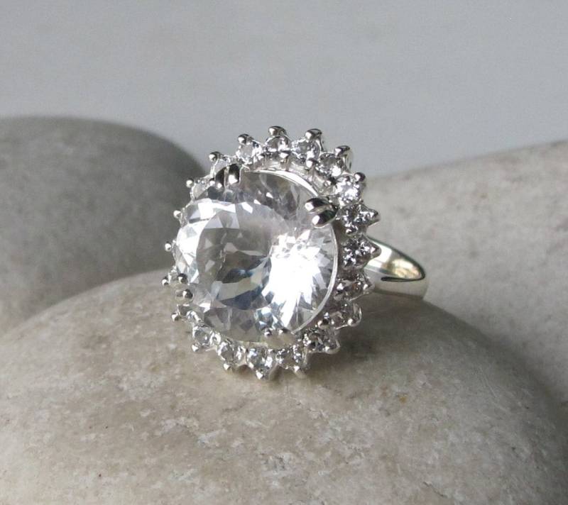 Weißer Topas Verlobungsring - Non Diamond Alternative Farbloser Verlobungsring Für Sie - Klarer Stein Solitär Ring von Belesas