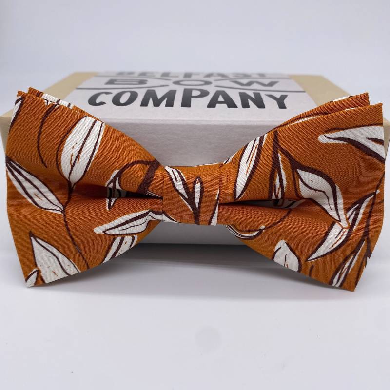 Boho Blooms Fliege in Burnt Orange Vines - Gebunden, Selbst Gebunden, Jungengrößen & Einstecktuch Erhältlich von BelfastBowCompany