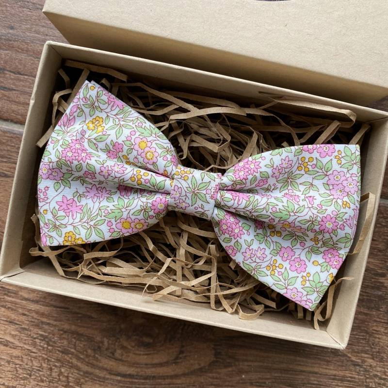 Liberty Fliege in Pink, Gelb Und Grün von BelfastBowCompany