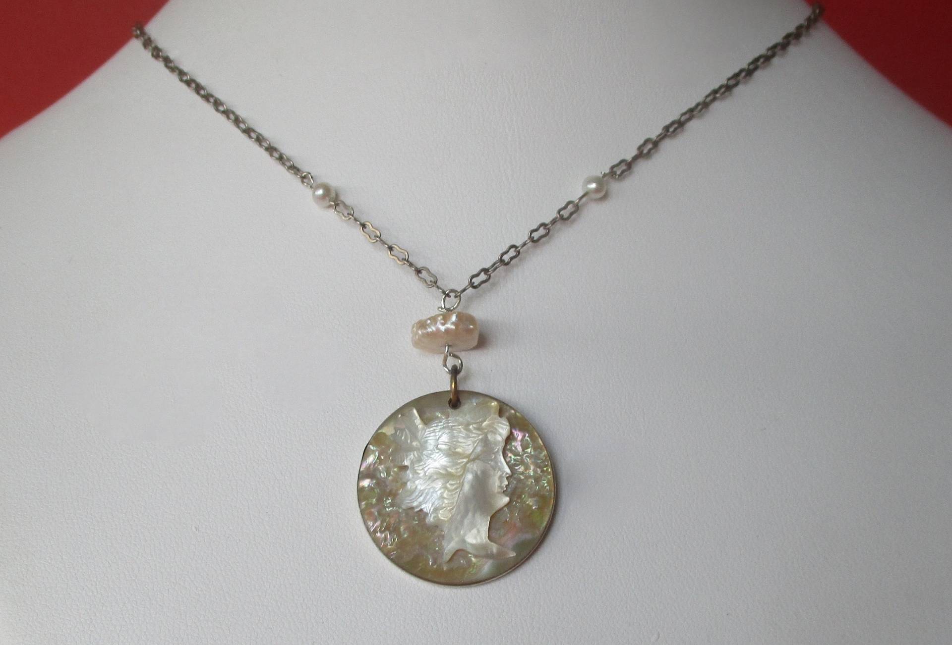 Antike Perlmutt Cameo Halskette/Hochzeit Antike Perlmutt Cameo Halskette/Hochzeit von BelforAntiques