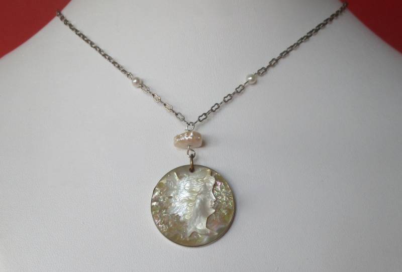 Antike Perlmutt Cameo Halskette/Hochzeit Antike Perlmutt Cameo Halskette/Hochzeit von BelforAntiques