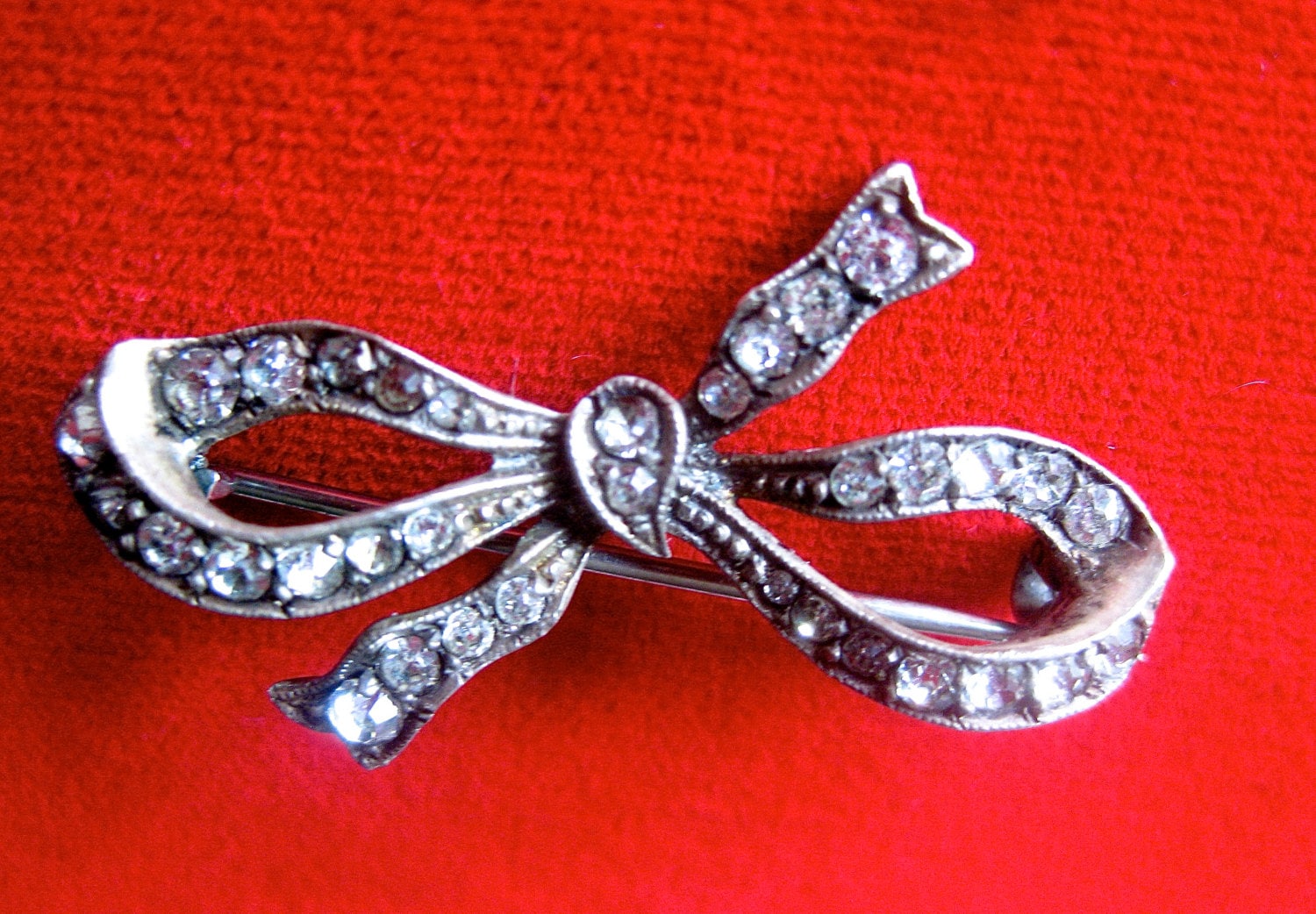 Antike Sterling Silber & Paste Schleife Pin Antike Sterling Silber & Paste Schleife Pin von BelforAntiques