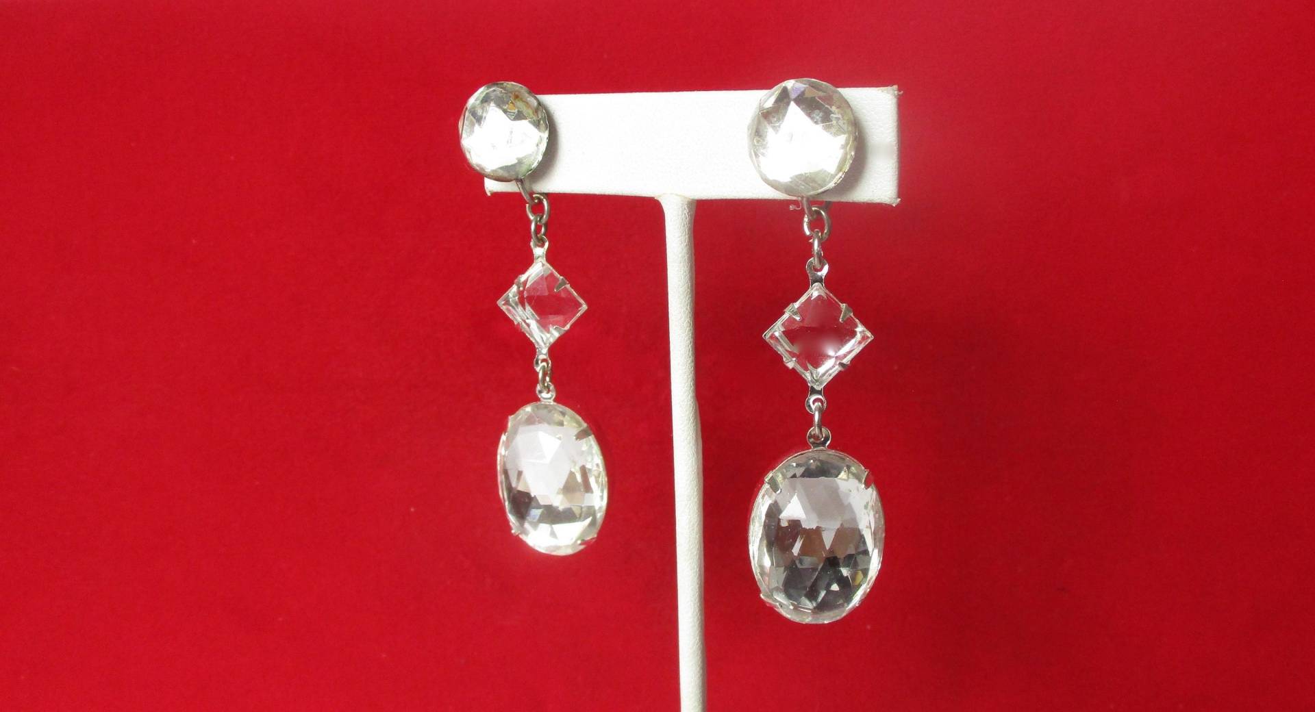 Paar 2 1/2 Zoll Rosenschliff Facettiert Klar Crystal-Schraube Wieder Ohrringe Aus Den 1940 Paar 2 1/2 Zoll Rosenschliff Facettiert Klar Crystal-Schraube Wieder Ohrringe Aus Den 1940 von BelforAntiques