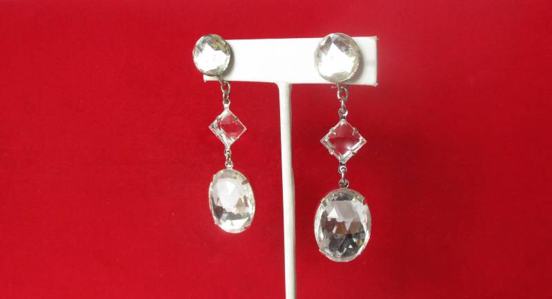 Paar 2 1/2 Zoll Rosenschliff Facettiert Klar Crystal-Schraube Wieder Ohrringe Aus Den 1940 Paar 2 1/2 Zoll Rosenschliff Facettiert Klar Crystal-Schraube Wieder Ohrringe Aus Den 1940 von BelforAntiques