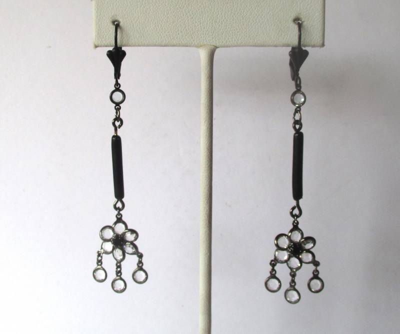 Vintage 3-Zoll-"Hippie" Blume Ohrringe Mit Schwarz Messing & Runde Kristalle von BelforAntiques