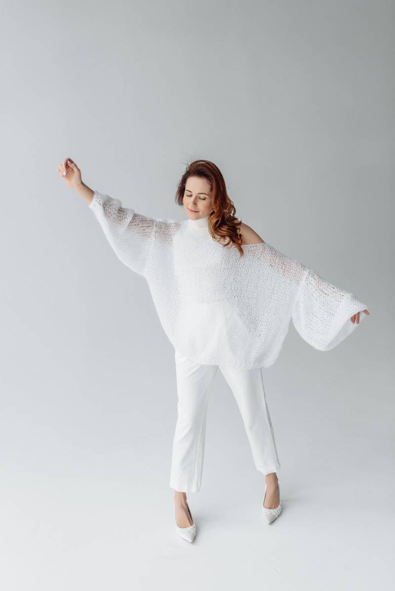 Weißer Mohairpullover, Damen Schulterfrei, Frühlingspullover, Oversized, Pullover Sommer Boho, Frühlingspullover Handgestrickt, Hochzeitspullover von BelieveInDreamsStore