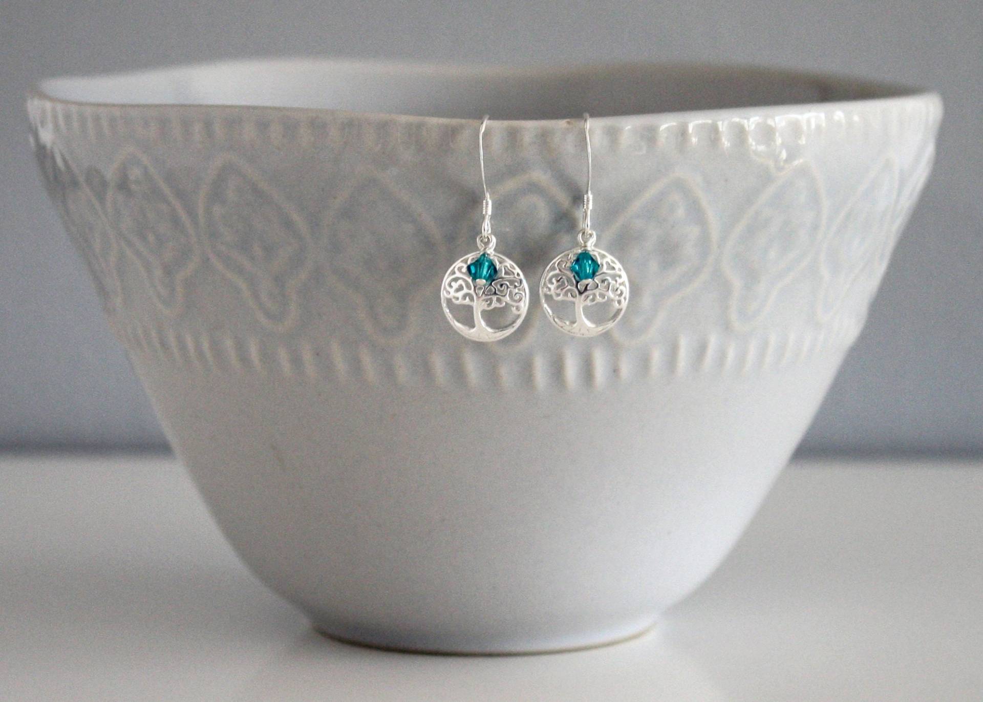 Baum Des Lebens Sterlingsilber-Ohrringe Mit Kristallperlenakzent, Personalisierte Ohrringe, Durchbohrte Ohrringe Kostenloser Versand Baum Des Lebens Sterlingsilber-Ohrringe Mit Kristallperlenakzent, Personalisierte Ohrringe, Durchbohrte Ohrringe Kostenloser Versand von BelindaCarmichaelSJ