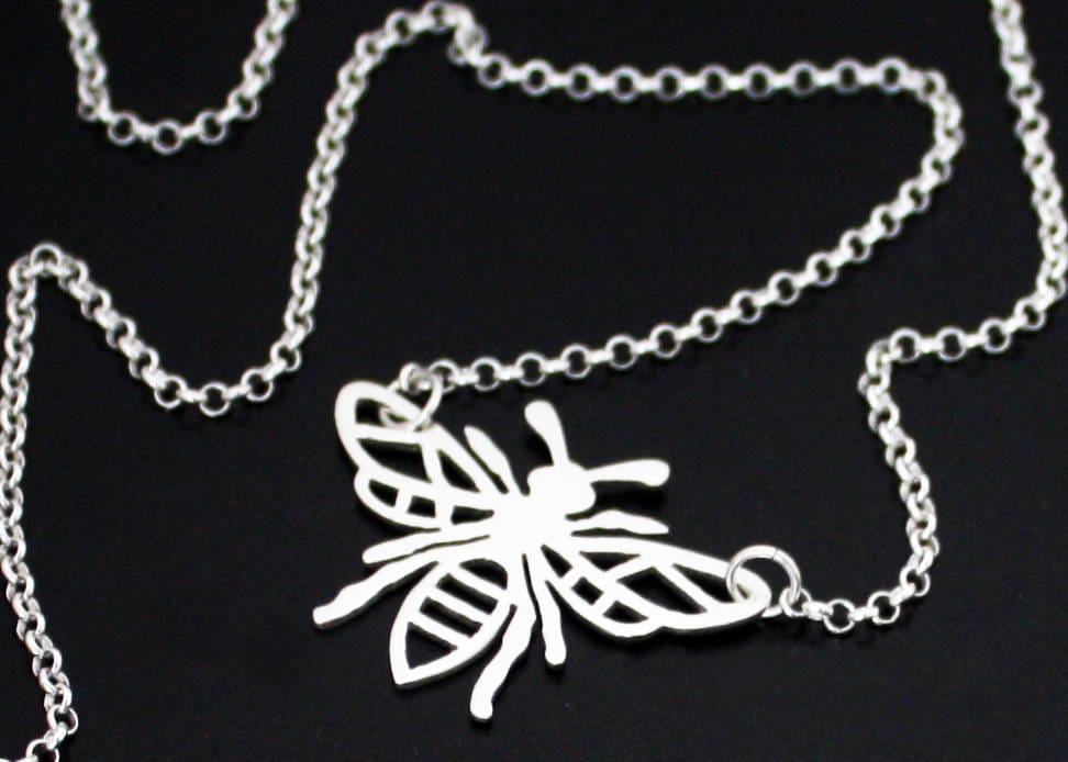 Bienen Halskette Handgemacht Aus Sterling Silber. Honigbiene, Nesthäkchen-Anhänger Bienen Halskette Handgemacht Aus Sterling Silber. Honigbiene, Nesthäkchen-Anhänger von BelindaCarmichaelSJ