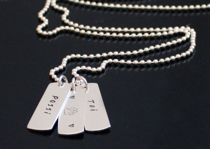 Haustier Name Anhänger, Erinnerung Halskette, Sterling Silber 925, Hand Gestempelt, Haustiere Namen, Pfote Abdruck Halskette Haustier Name Anhänger, Erinnerung Halskette, Sterling Silber 925, Hand Gestempelt, Haustiere Namen, Pfote Abdruck Halskette von BelindaCarmichaelSJ