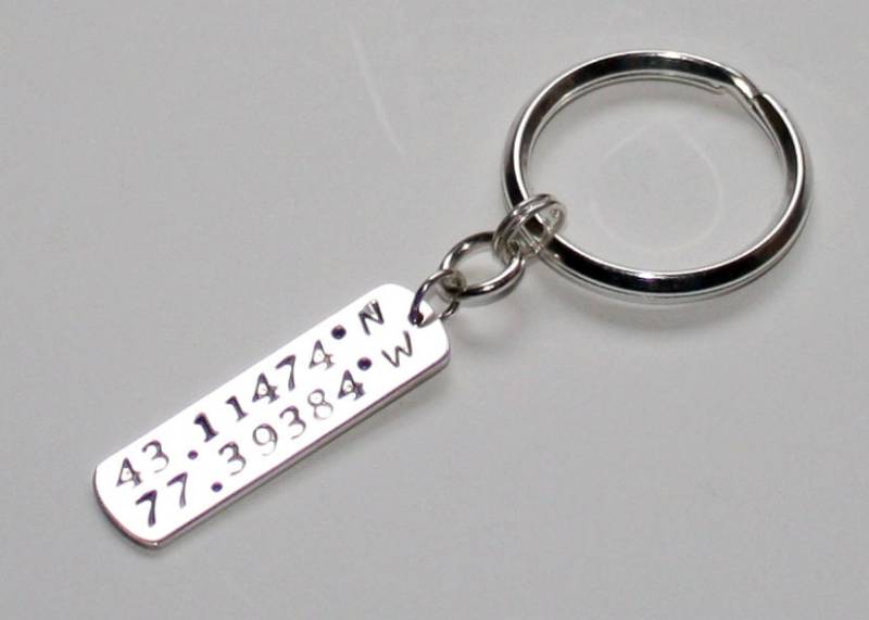 Koordinaten Geschenk Für Männer Personalisierte Länge Breite Schlüsselanhänger Koordinaten Geschenk Für Männer Personalisierte Länge Breite Schlüsselanhänger von BelindaCarmichaelSJ