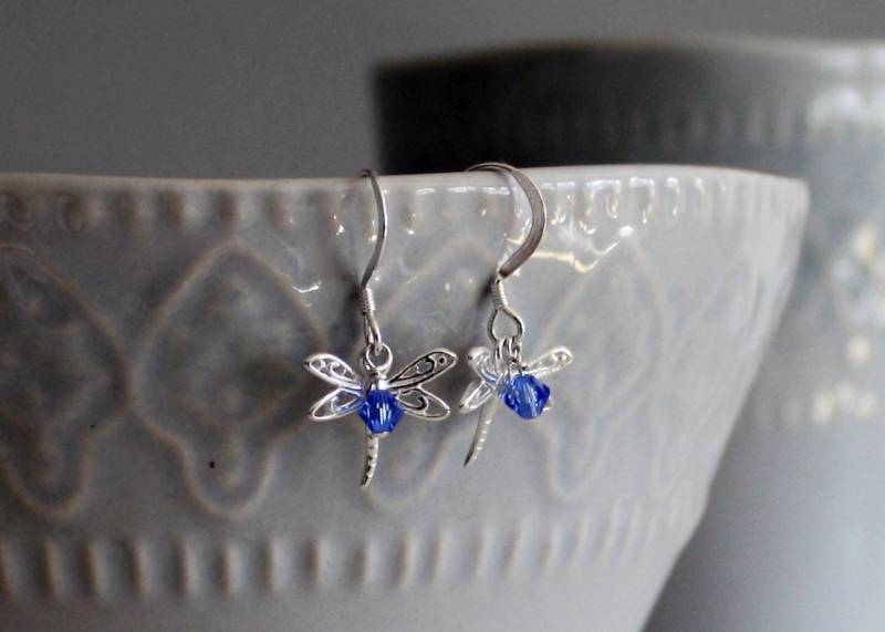 Libelle Ohrringe, Sterling Silber Mit Kristall Perle Akzent, Durchbohrte Ohrringe Kostenloser Versand Libelle Ohrringe, Sterling Silber Mit Kristall Perle Akzent, Durchbohrte Ohrringe Kostenloser Versand von BelindaCarmichaelSJ